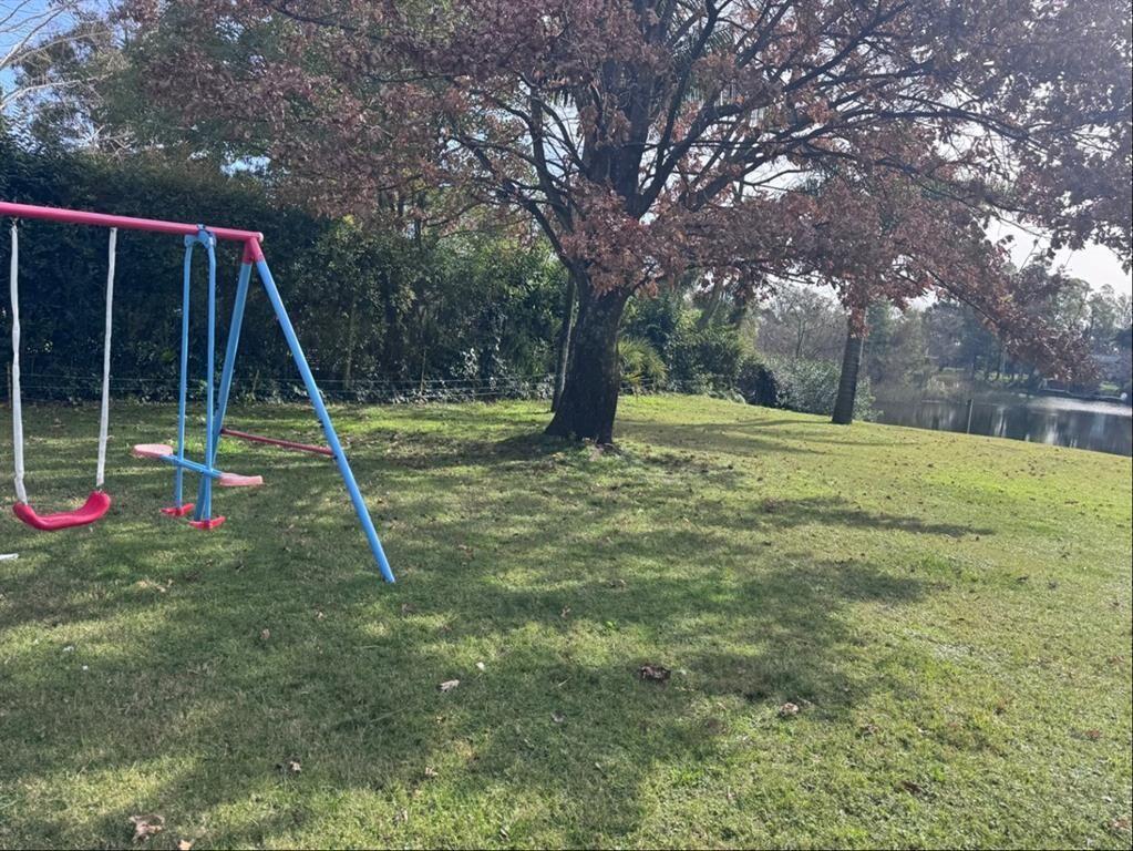 Parque Miramar. Una casa sobre el lago, en un terreno excep