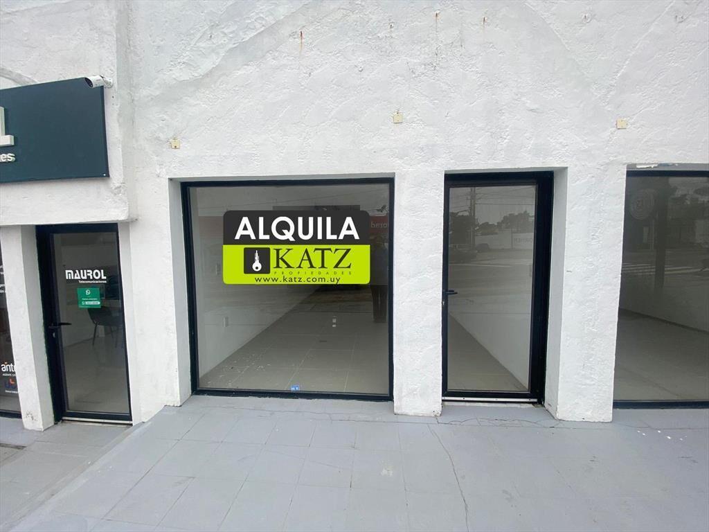 Ruta 10 , corazón de la Barra, 4 mts de frente, 60 m2 !!