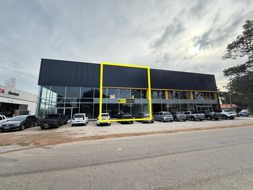 Alquiler local comercial de 233 m² cerca de Punta Shopping.