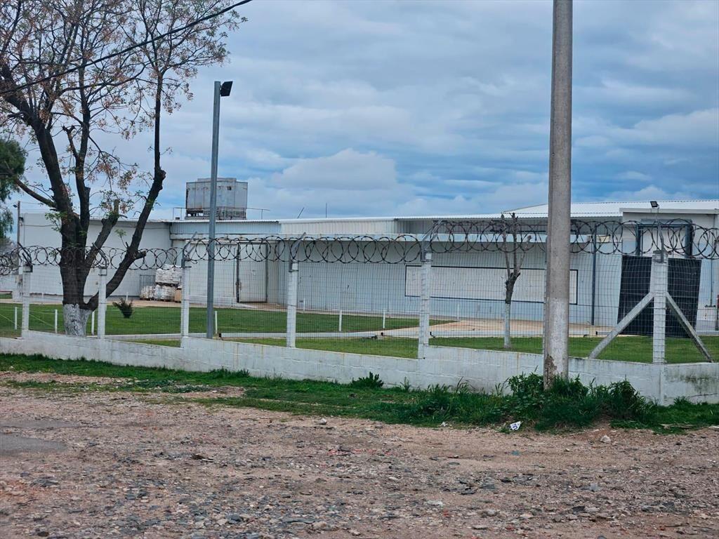 Cerro, proximo Rambla , 7400 m2 , 2740 m2 construídos !!
