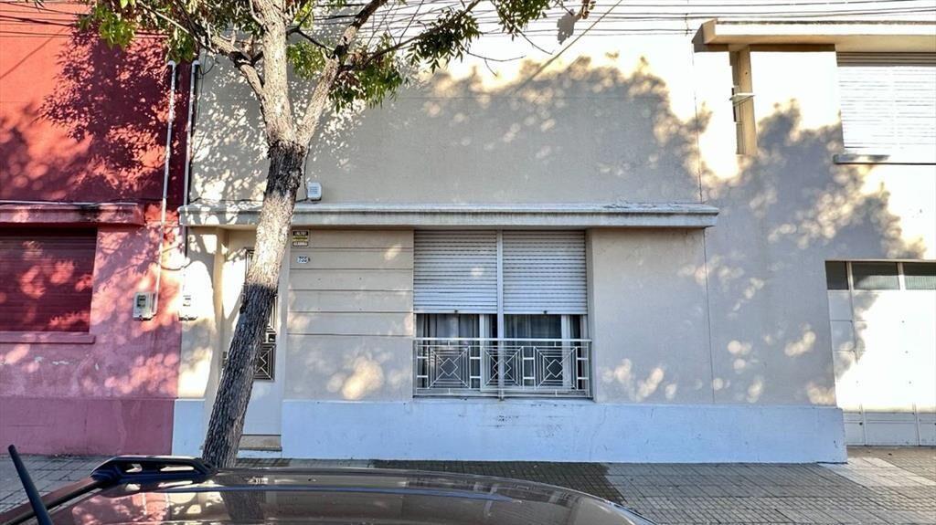 VENTA CASA CENTRICA CON GARAGE