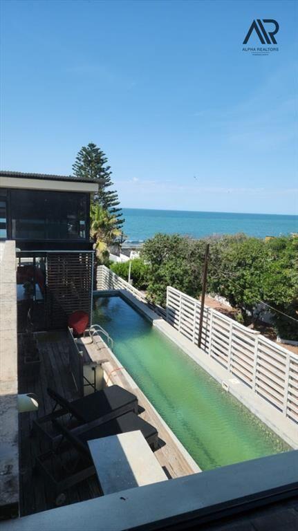 Casa en venta c/ cochera en La Barra