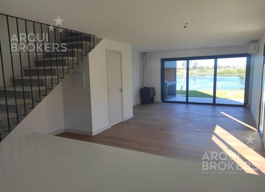 Venta casa tres dormitorios en Parque Miramar - 23E