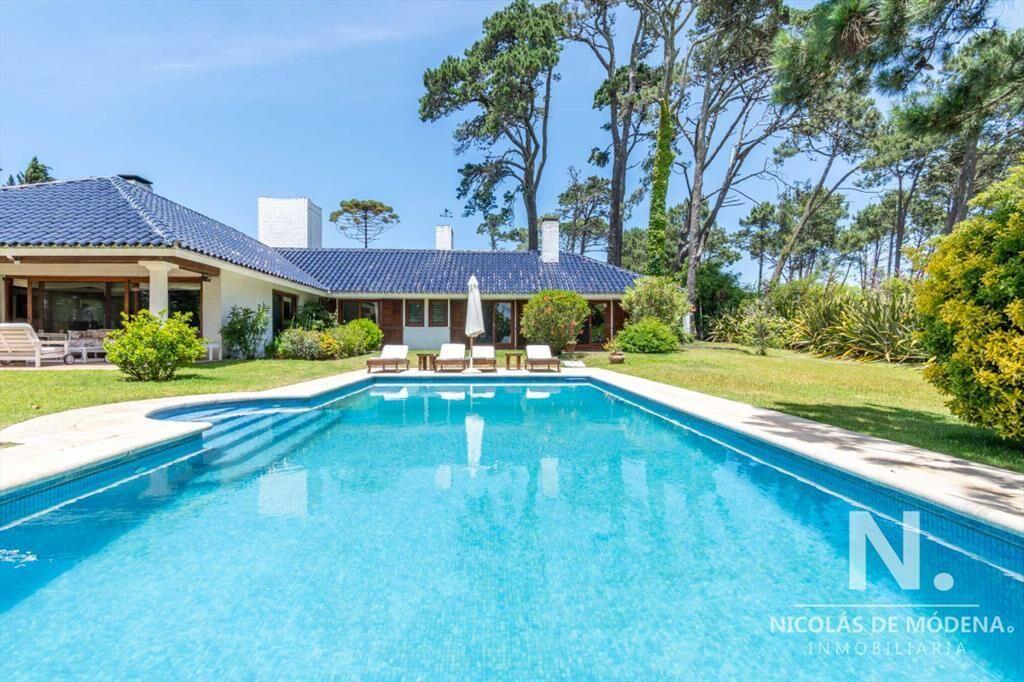 Casa en Venta Barrio Golf Punta del Este de Seis Dormitorio
