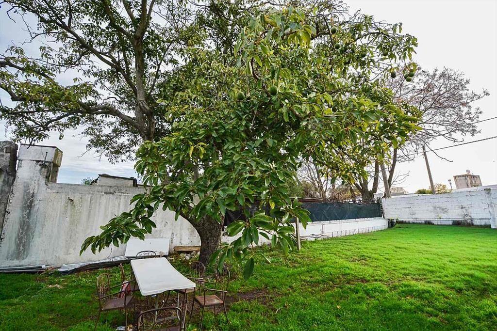 Venta casa dos dormitorios Peñarol garaje y fondo