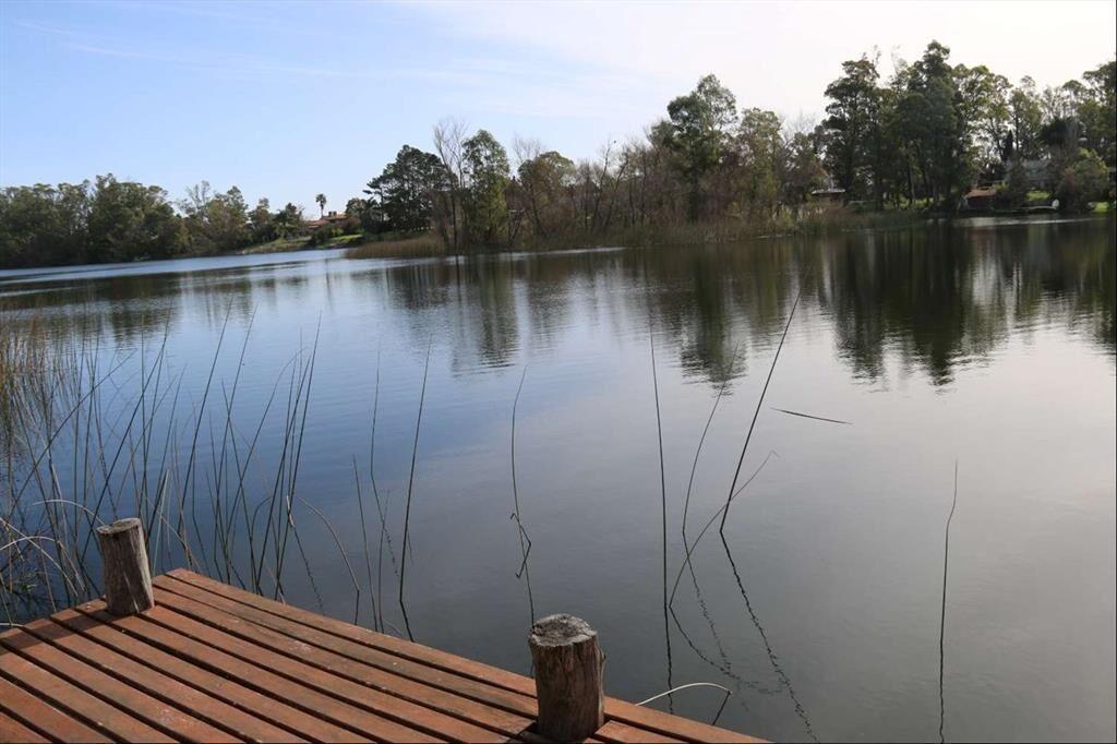 Parque Miramar. Una casa sobre el lago, en un terreno excep