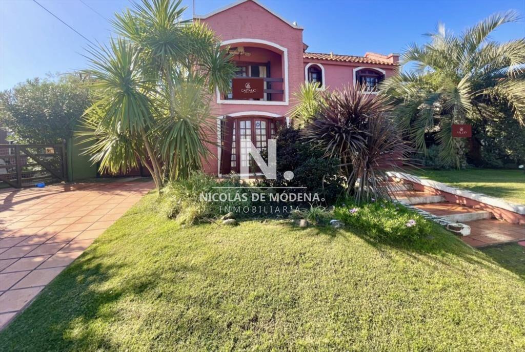 Venta Casa - 5 dormitorios 3 baños - Punta