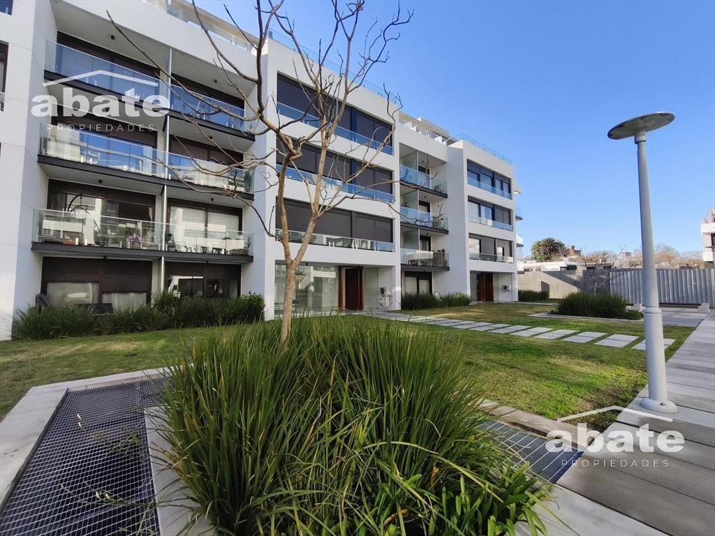 ¡Unidad única! Monoambiente tipo Loft con solárium y parril