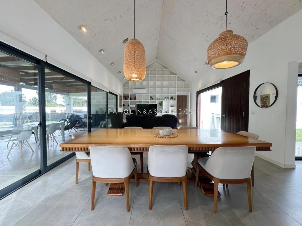 Excelente propiedad en Venta de 4 dormitorios en