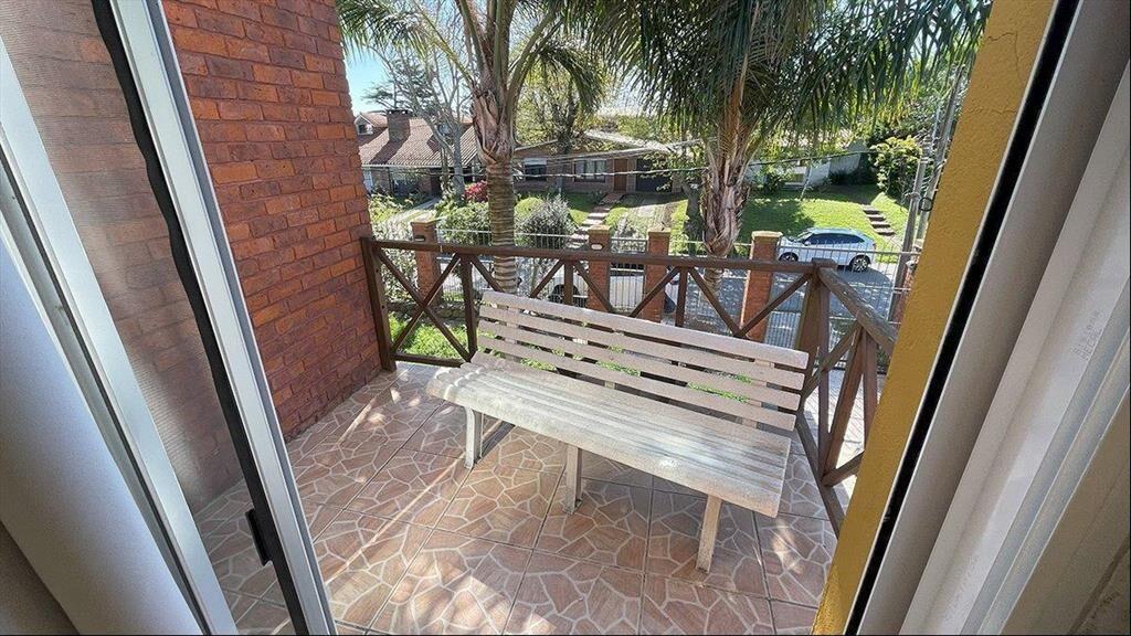 Casa en venta de 4 dormitorios en playa mansa con piscina,