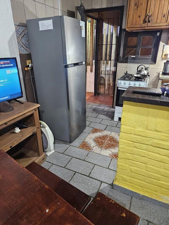 Venta Casa Amueblada - 3 aptos independientes- a 100 m de l