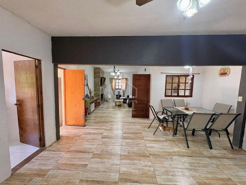 Venta casa 2 dormitorios, patio y garaje, Punta de Rieles