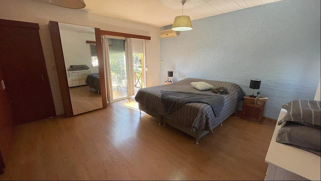 Casa en venta de 4 dormitorios en playa mansa con piscina,