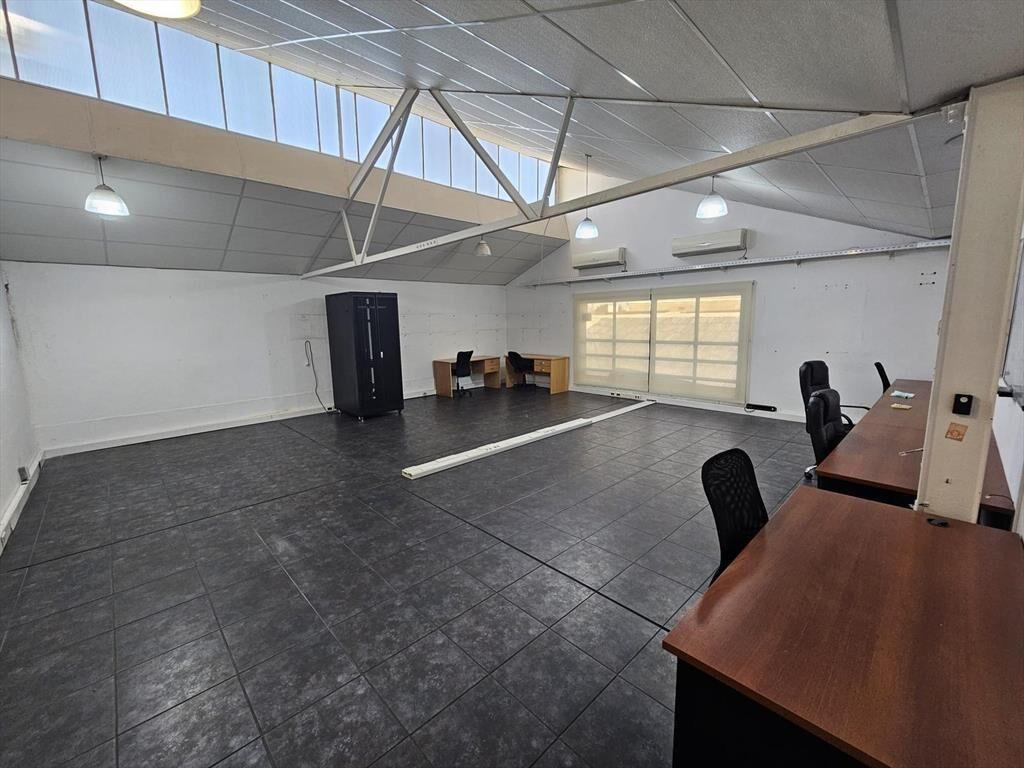 Proximo Luis Alberto de Herrera y Av Italia, 400 m2, excele