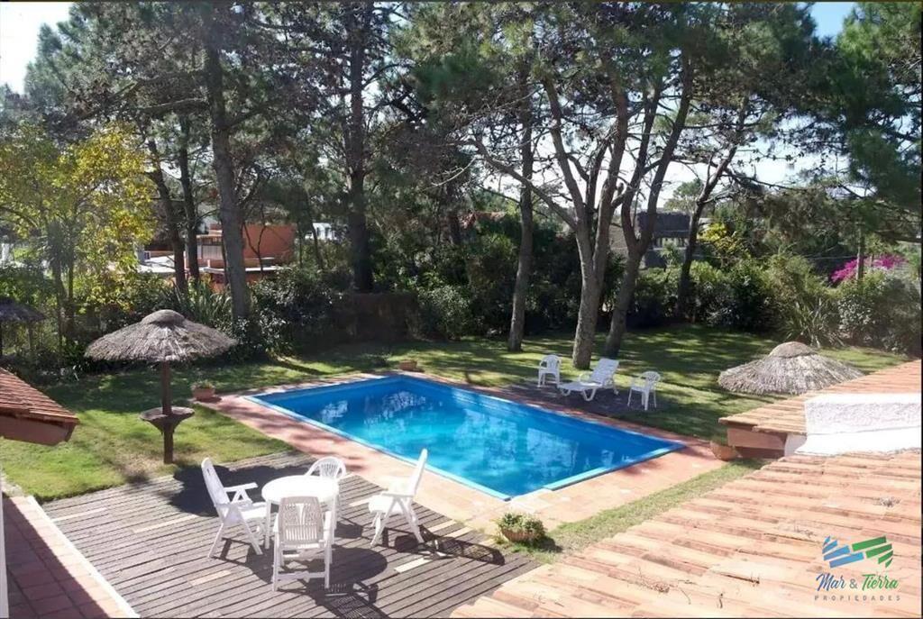 Casa de 4 dormitorios con piscina en alquiler en
