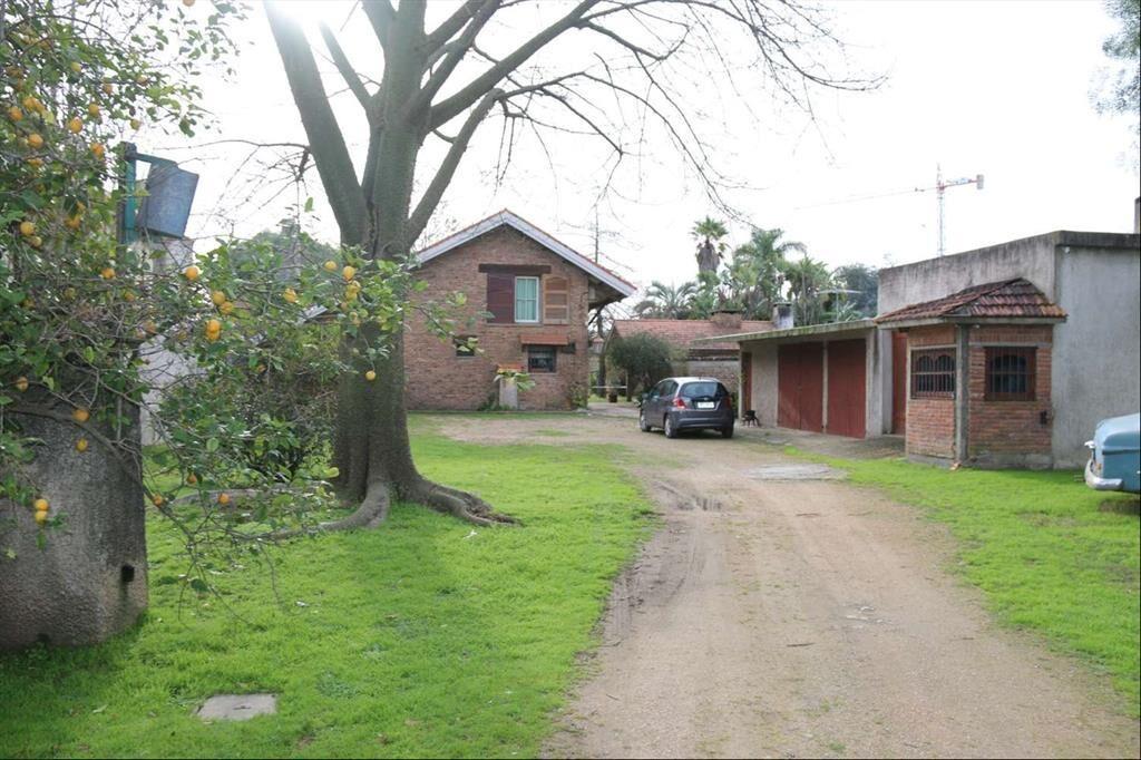 Parque Miramar. Una casa sobre el lago, en un terreno excep