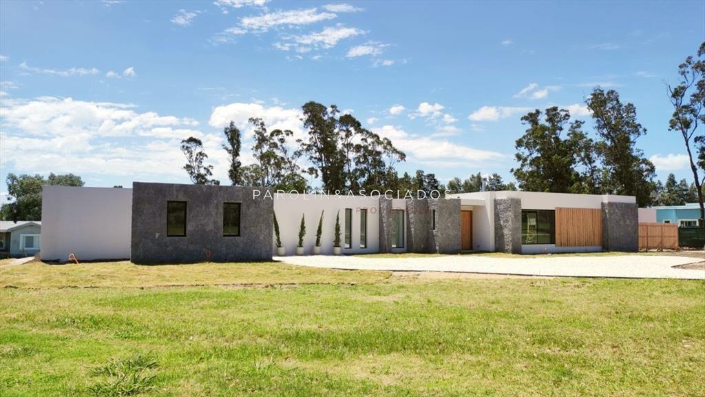 Casa a estrenar en venta de 4 dormitorios en El