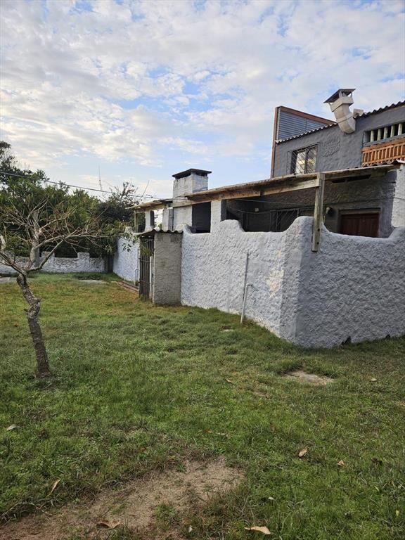 Venta Casa Amueblada - 3 aptos independientes- a 100 m de l