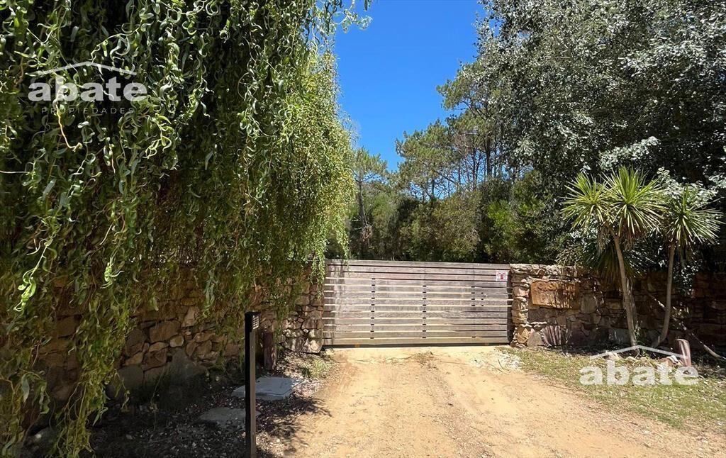 Venta de Terreno en La Pedrera en Barrio Privado