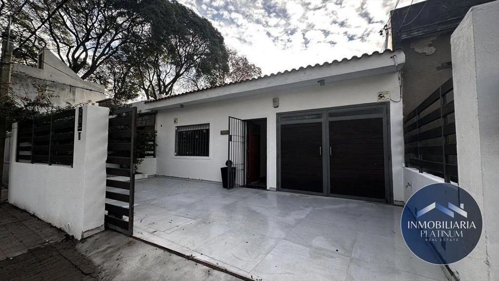 Casa en alquiler c/ cochera en Buceo