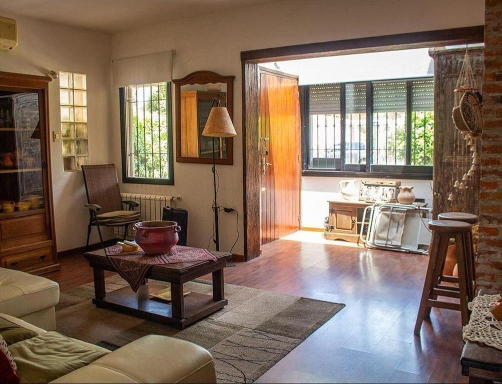 Casa en venta de 4 dormitorios con piscina en barrio Monaco