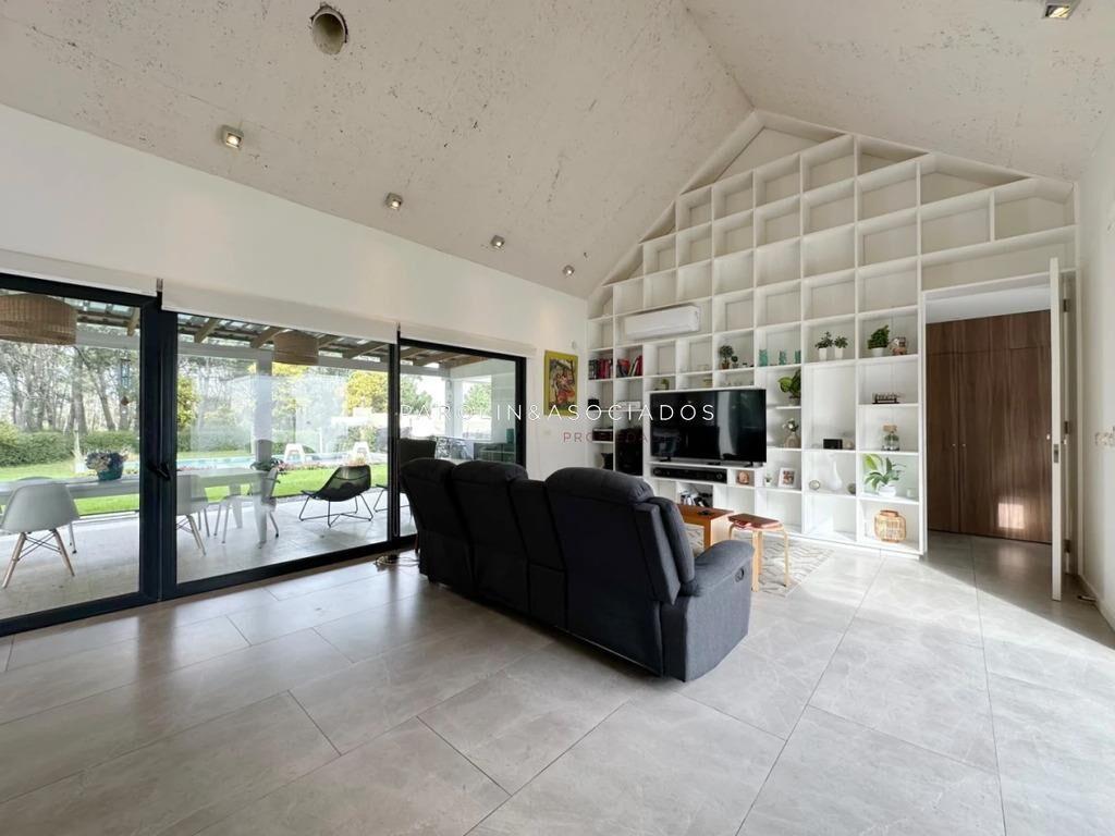 Excelente propiedad en Venta de 4 dormitorios en