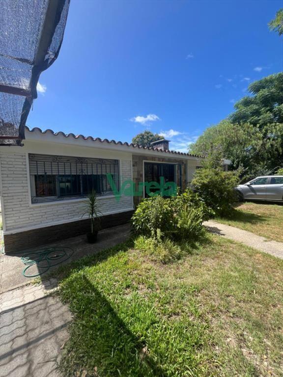 Venta de casa en Salinas sur, 2 dormitorios, y