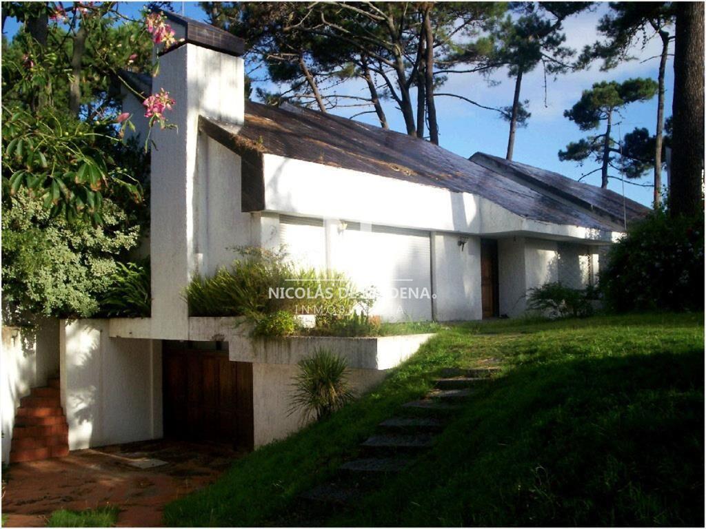 En venta casa de 4 dormitorios en San Rafael - y