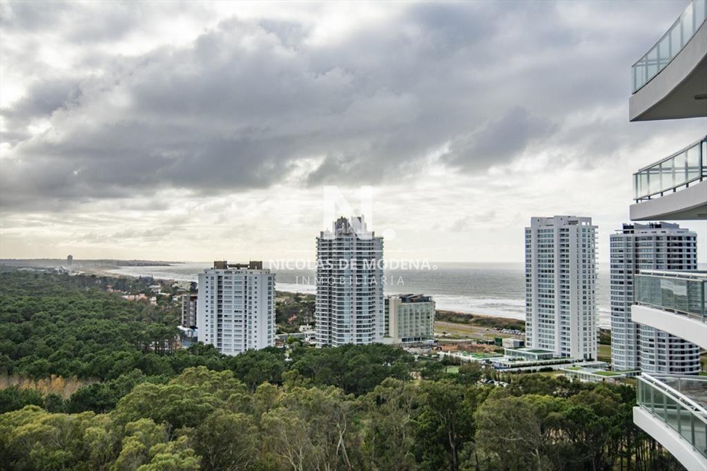 Departamento en piso alto en venta. Torre One.