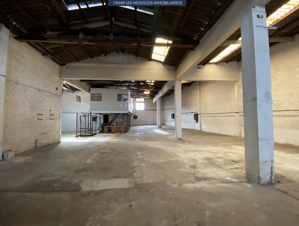 VENTA con renta local industrial deposito galpon atahualpa