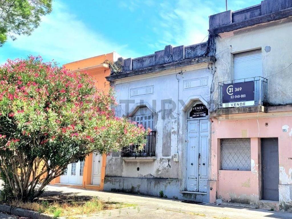 VENTA CASA A RECICLAR EN REDUCTO 100 m2 Al frente PH acep...