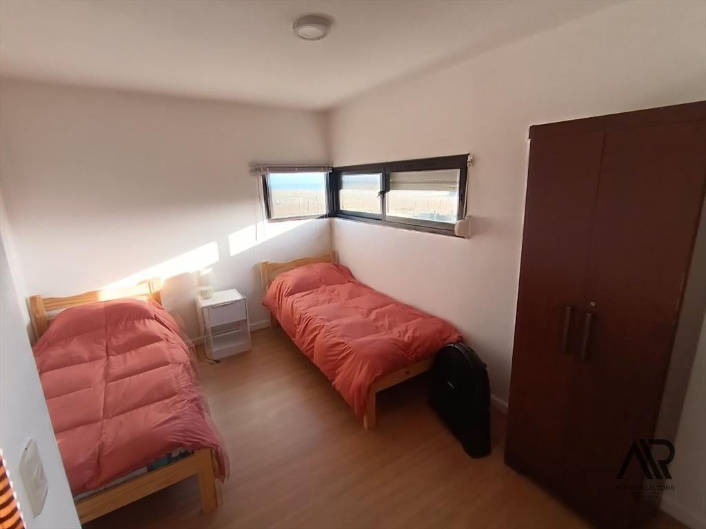 Casa en venta c/ cochera en Punta Negra