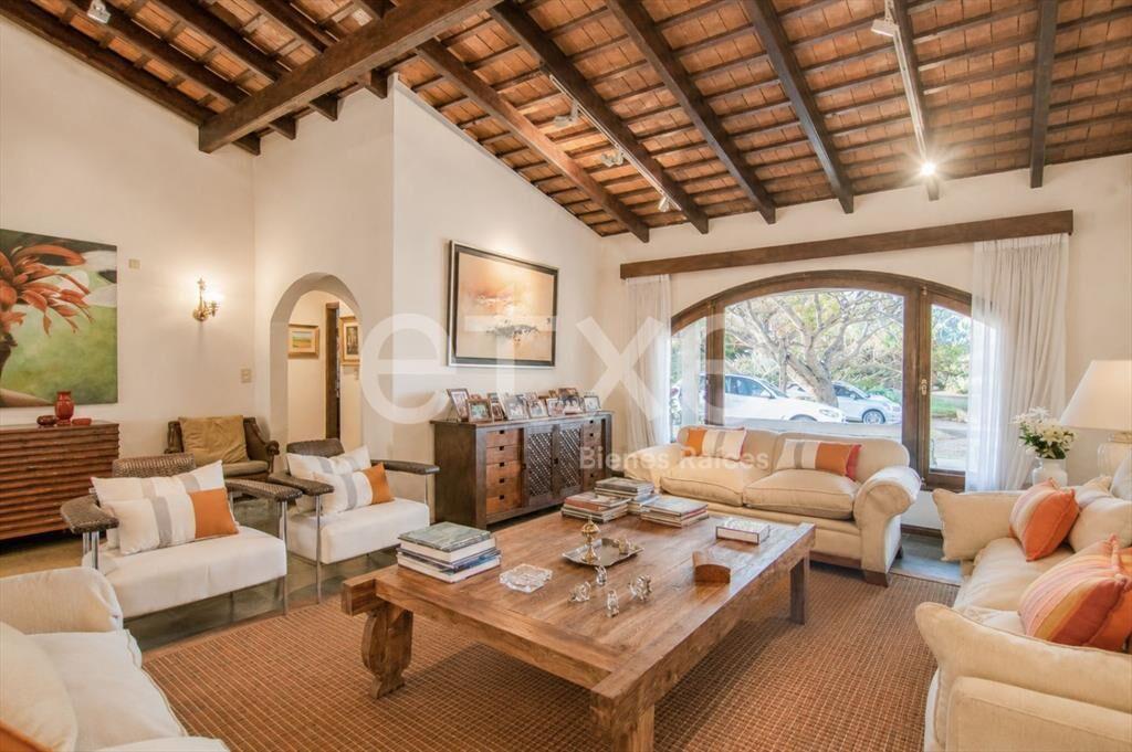 Casa en Venta en Lomas de la Tahona...