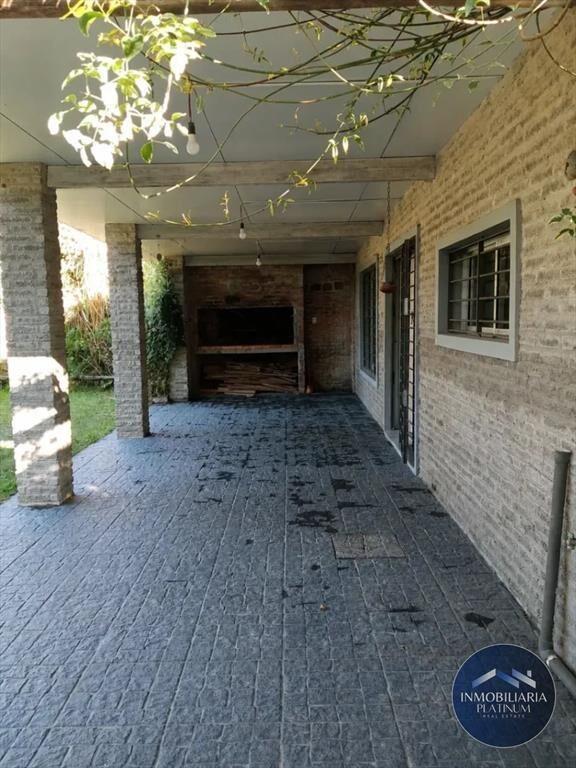 Casa en venta 4 dormitorios y piscina c/cochera en La Fl...