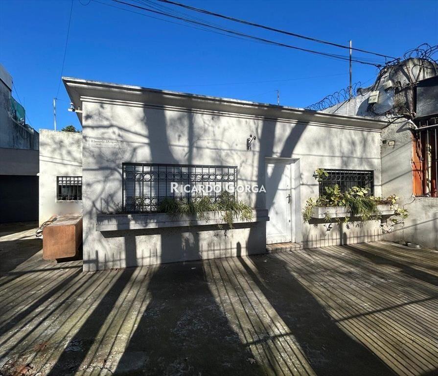 Casa en venta para reciclar sobre Carlos Maria Ramirez -...