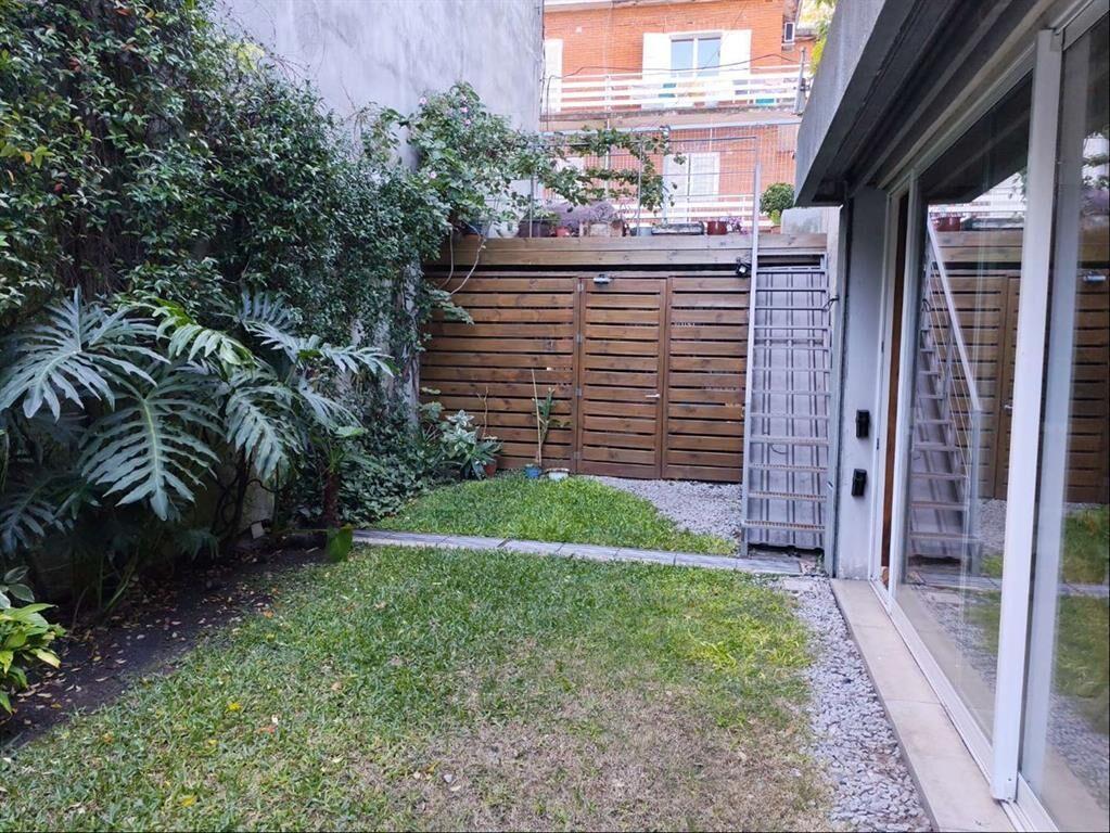 Venta casa de 3 dormitorios, estar, fondo y garaje para 2 a