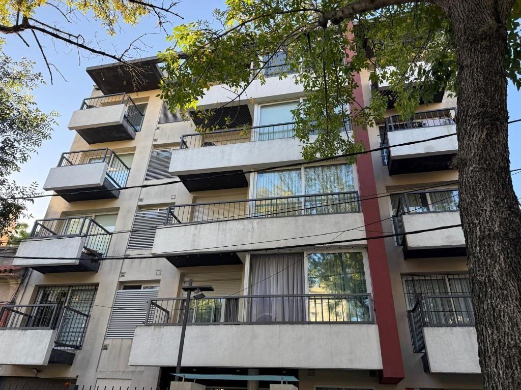 Apartamento al frente con balcon a mts. de Mdeo. Shopping!