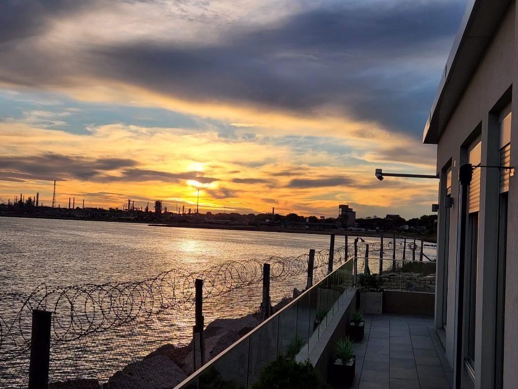 Apartamento En La Bahia, 3er Piso, Frente Al Mar, Garage