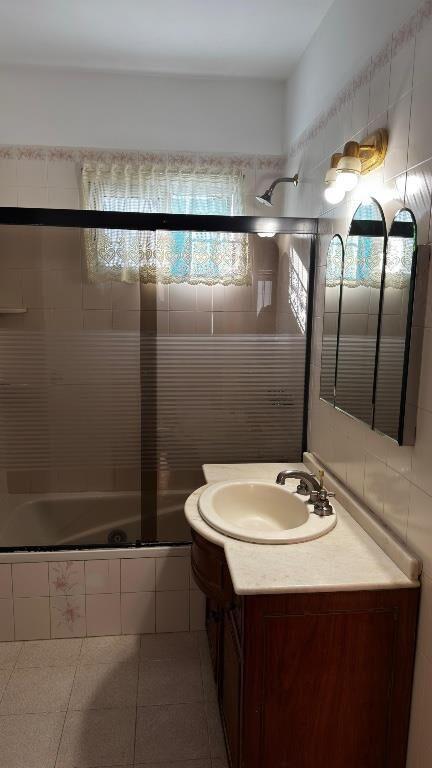 SE ALQUILA CASA DE 3 DORMITORIOS EN CARRASCO NORTE