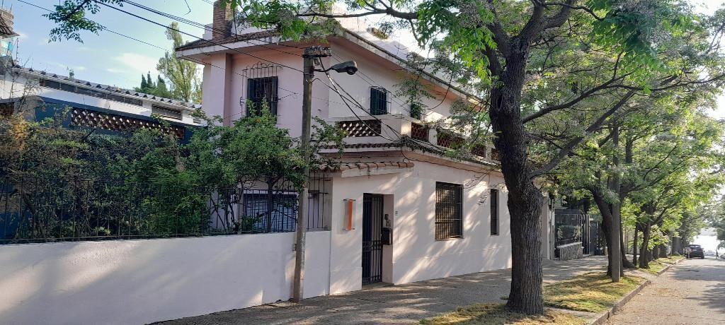 Venta Casa En Excepcional Terreno Puerto Del Buceo