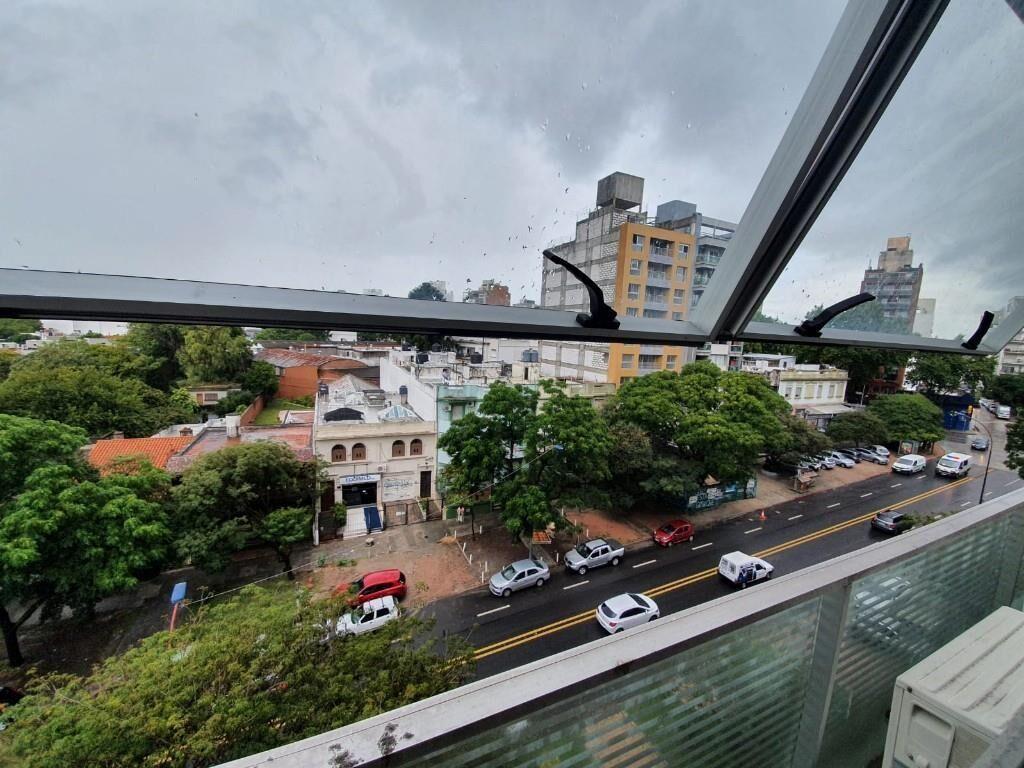 Monoambiente al frente, piso 6, orientación este