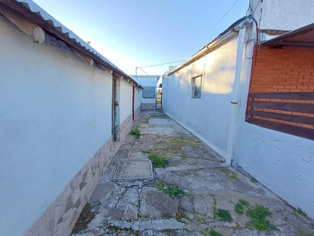 Casa al fondo de 1 dormitorio.