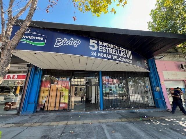 Con renta. Importante local con frente a 2 calles