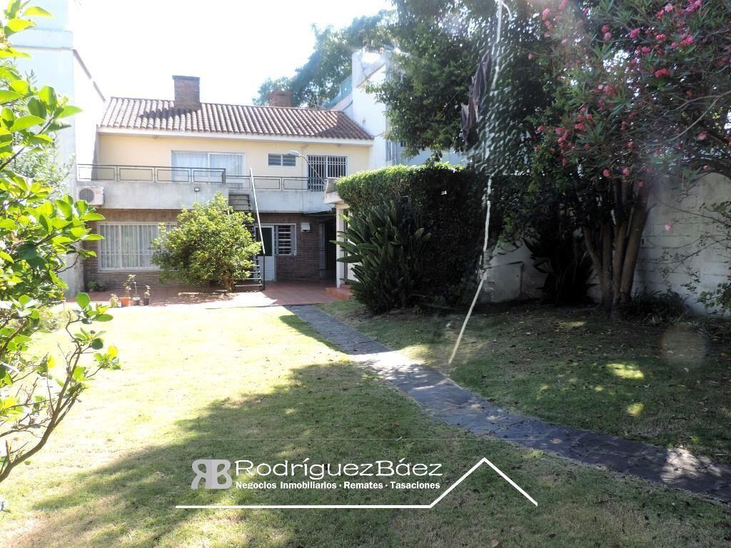 VENTA CASA 3 DORMITORIOS 2 BAÑOS FONDO VERDE GARAGE JARDIN