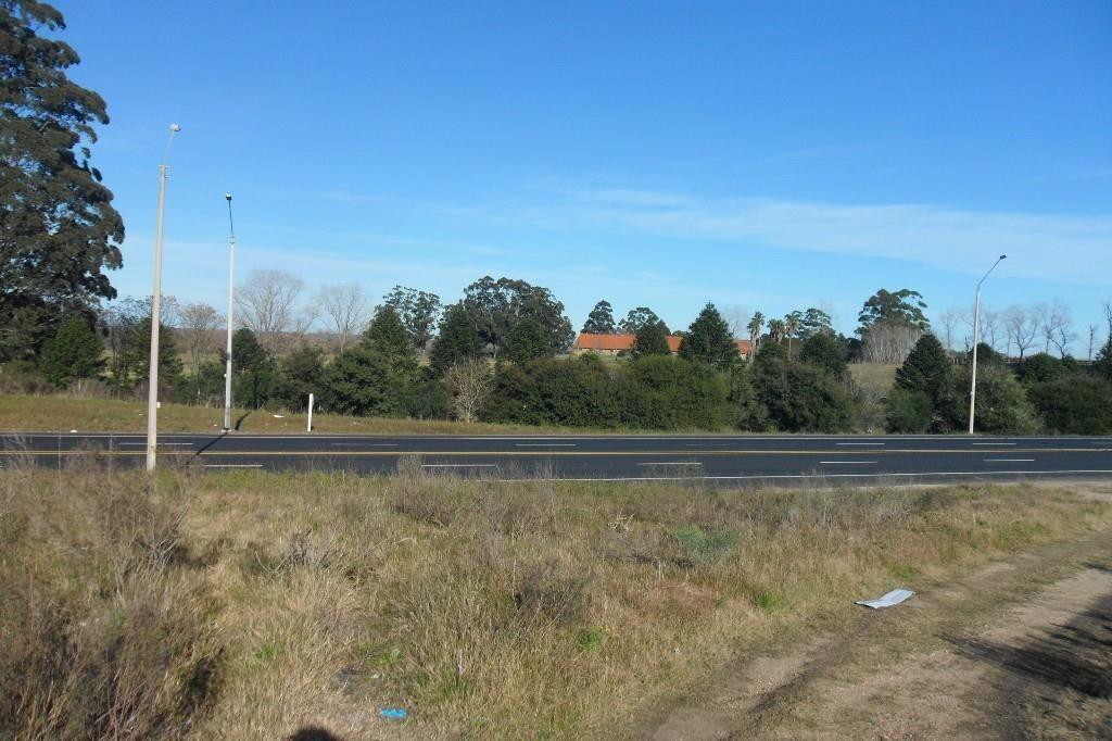 AMPLIO FRENTE A RUTA 102 ,CON MEYORAS
