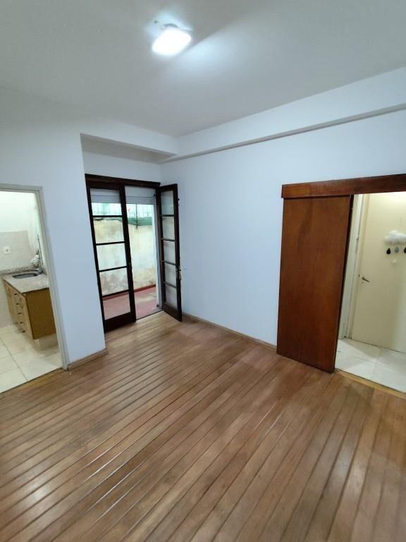 1 dormitorio con patio, gastos comunes :$1.600. Impecable