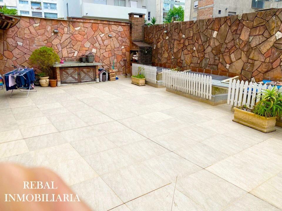 HERMOSO CON GRAN PATIO DE 100 m2 ! ! ! PARA ENTRAR ! PARR !