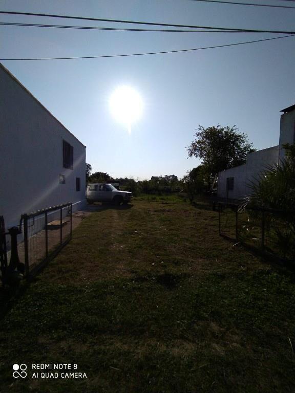 Se vende casa con terreno En Santa Clara de Olimar - T y T