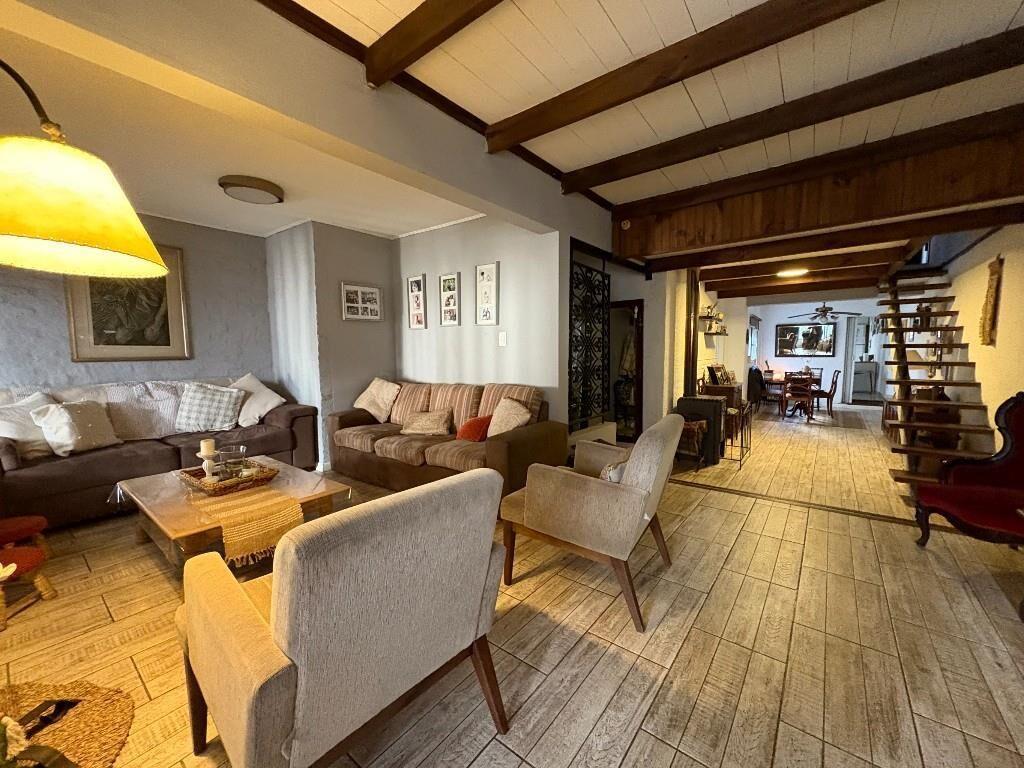 EN VENTA CASA DE 3 DORMITORIOS EN LA COMERCIAL