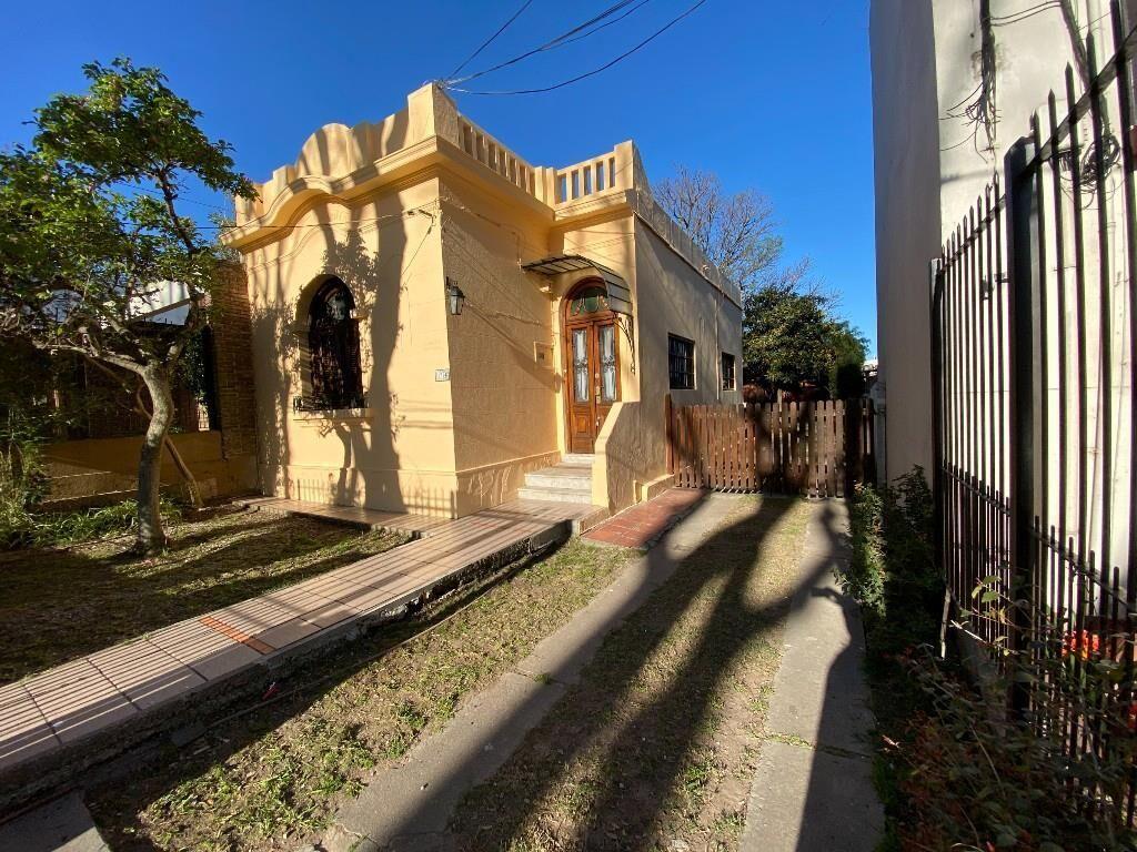VENTA CASA MALVIN DE ESTILO AMPLIO JARDIN Y FONDO CON RENTA